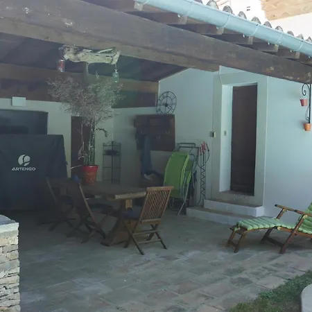 Au Coeur De La Petite Camargue Bed & Breakfast